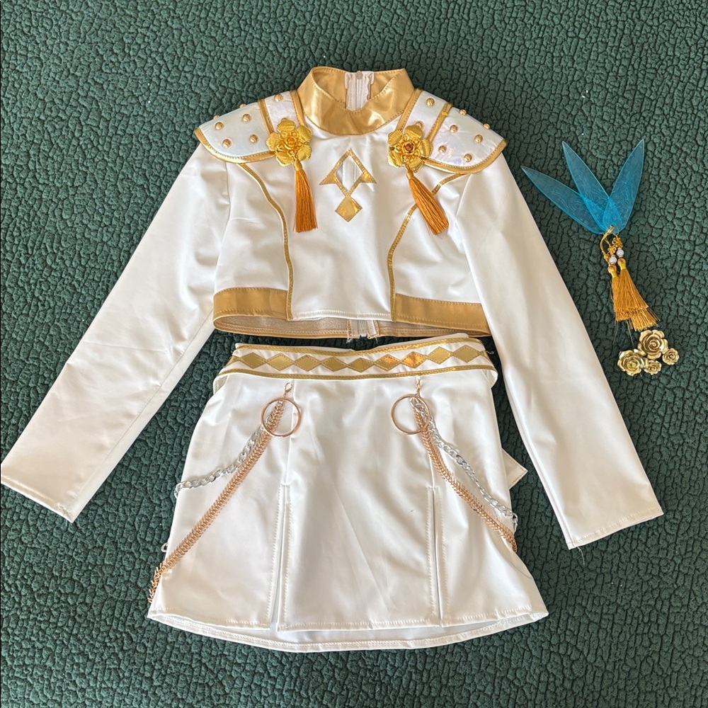 Zoey K-pop demon hunters- Gold and White costume